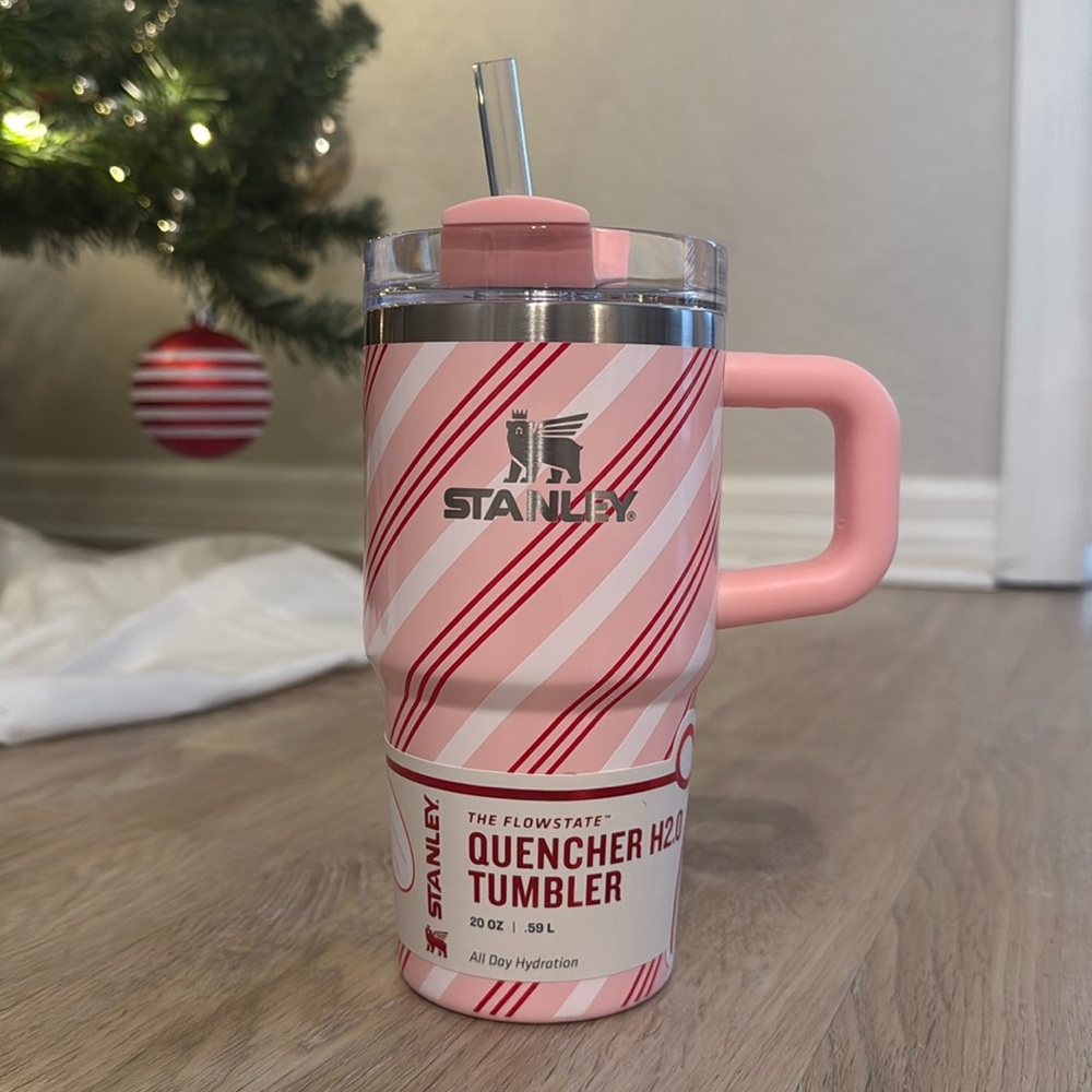 Stanley 20oz FlowState Quencher Tumbler Strawberry
Cream Twist